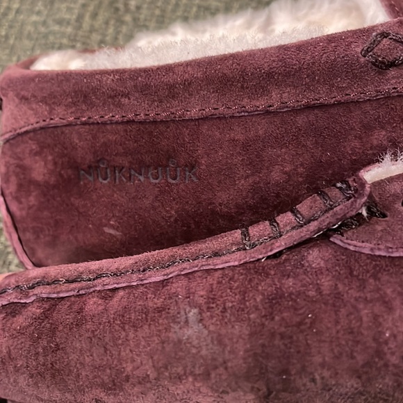 Nuknuuk plum color suede moccasins (sz 8) - Picture 7 of 8